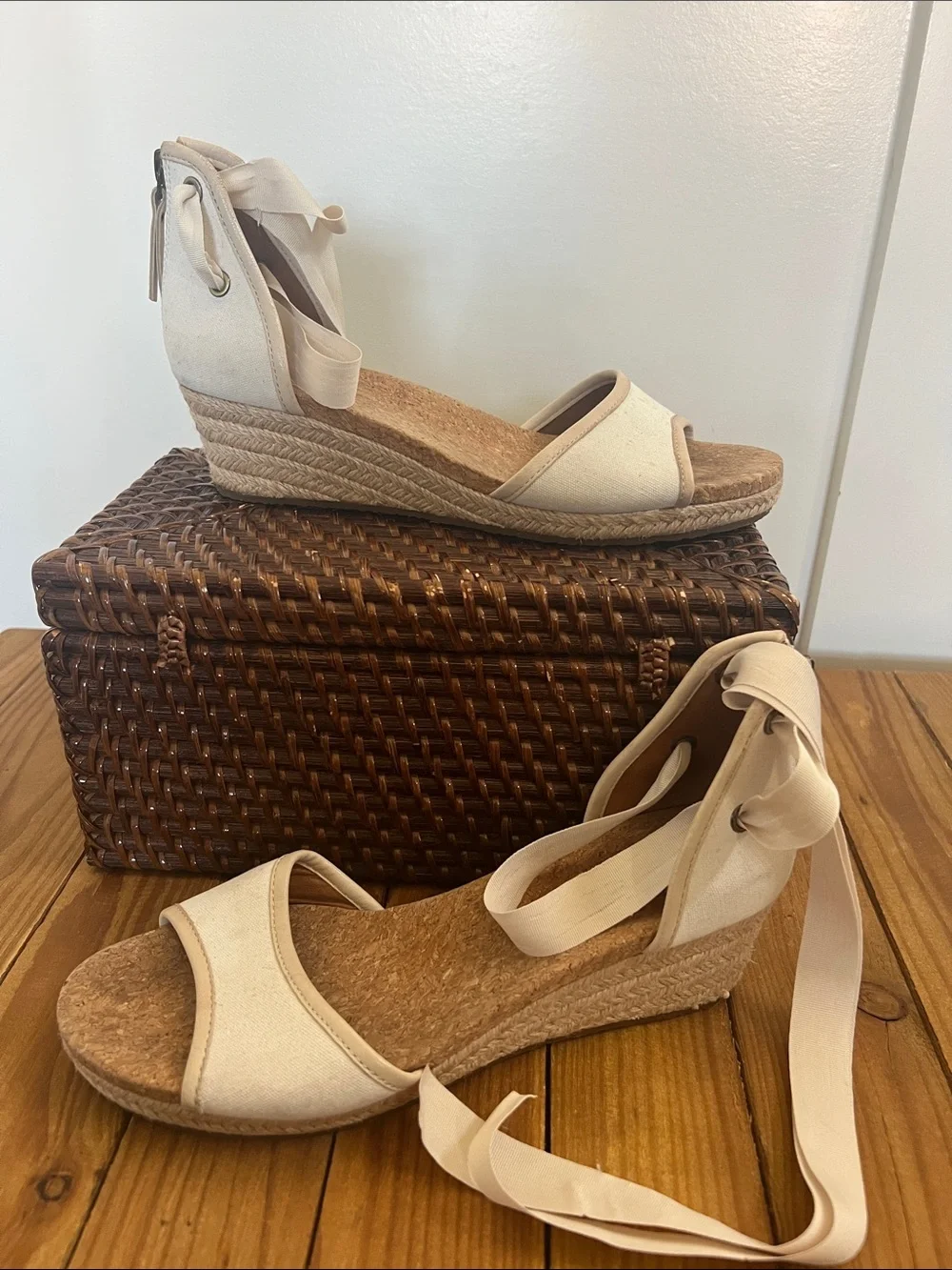 Ugg Amell Australia canvas open toed Jute Wedge Sandals with Ankle Tie